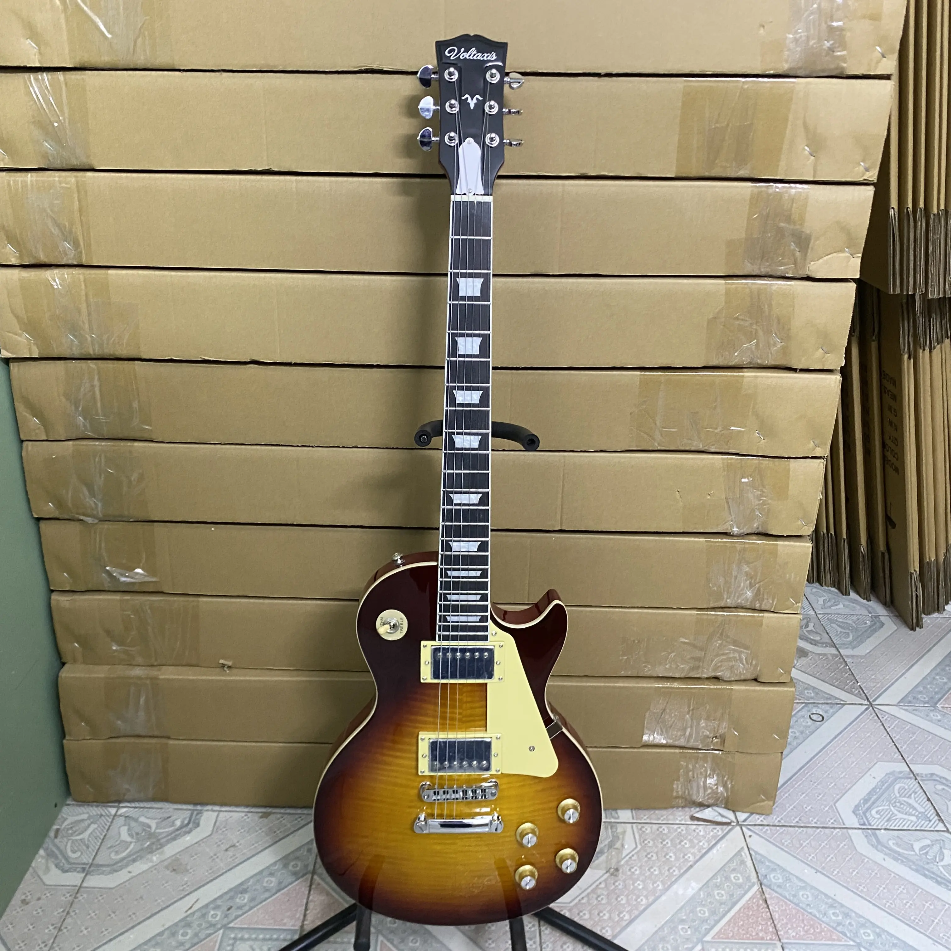 Brown LP electric guitar, rosewood body, rosewood fretboard, flame maple top, 6 strings