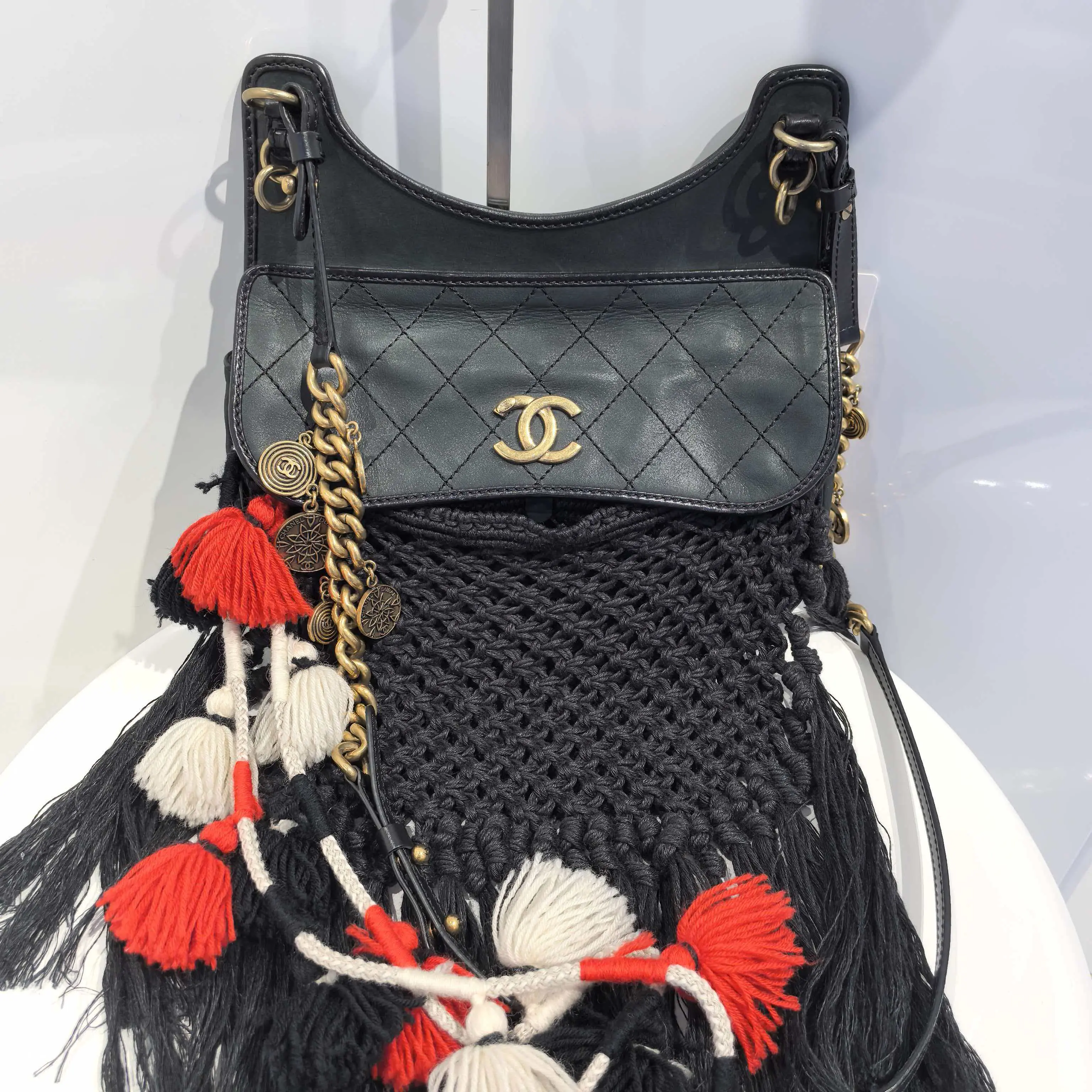 Pre-owned CHANEL Métiers d'Art Gold Coin Saddle Bag with Quilted Design and Tassel Accents Elegant Leather Handbag for Special Occasions