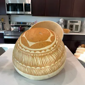 Elegant Calabash Bowl: Nature’s Artistry
