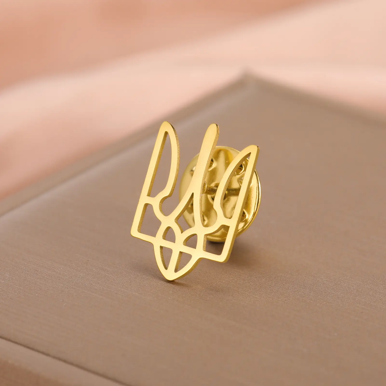 Cazador Ukraine National Symbol Brooch Pin for Men Women Gold Color Stainless Steel Jewelry Suit Collar Badges 2026 Wholesale