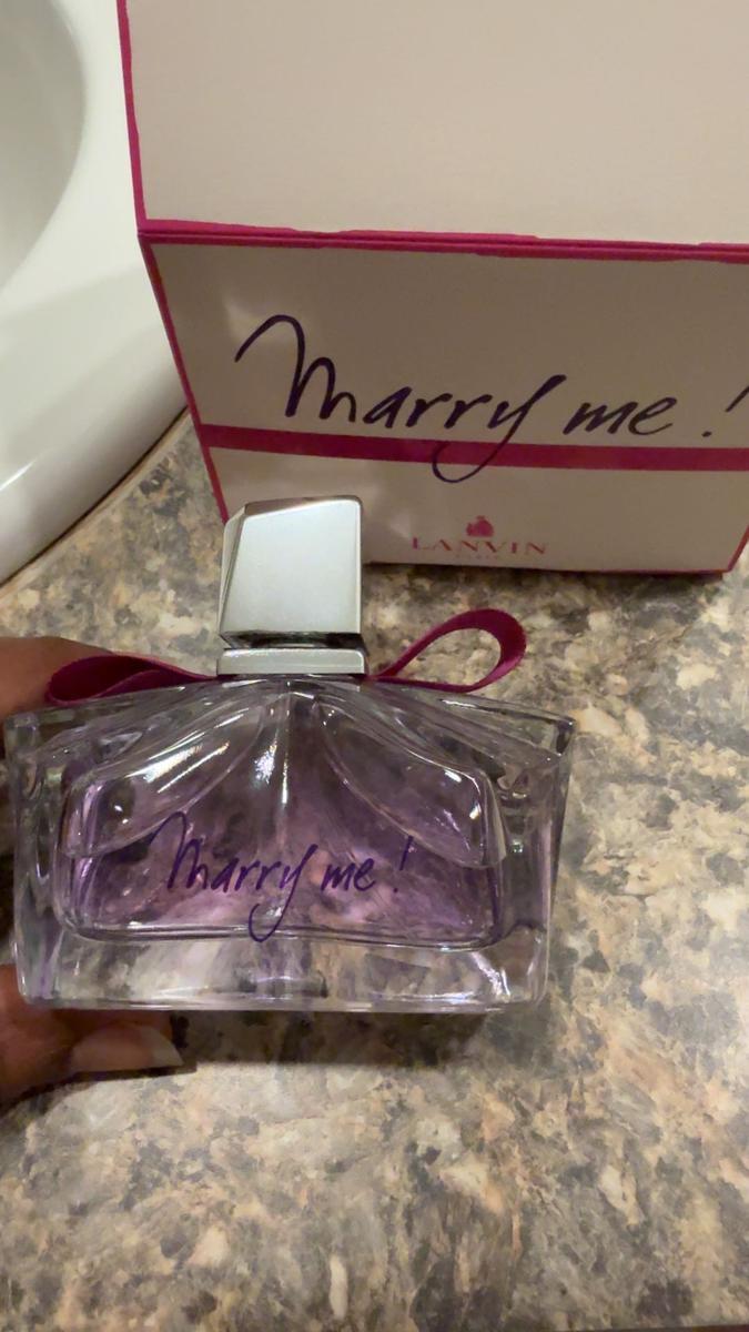 Item: eau de parfum spray 2.5 oz