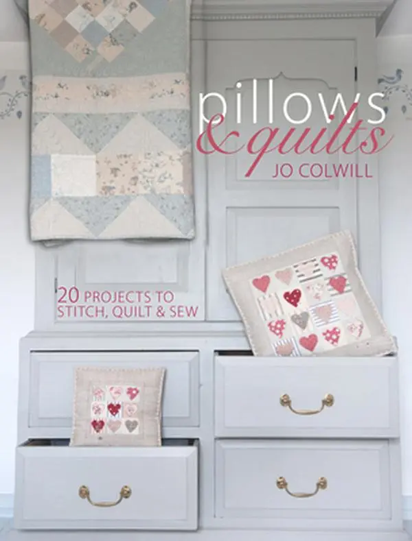 USED Book - Pillows & Quilts: Quilting Projects to Decorate Your Home [With Pattern(s)] by Colwill, Jo (Paperback) - english