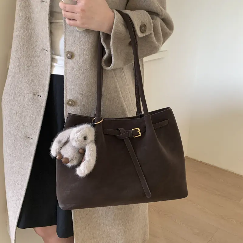 2026 Fall/Winter New Arrival Fashion Soft Faux Leather Bucket Bag Women's Casual Shoulder Bag Large Capacity with Plush Charm, Hobo Shoulder Bag, Handbag Shoulder Purse, Large Capacity Bag