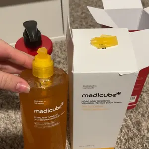 Product Review of [NEW] [medicube] Smooth & Clear Body Care Set | Hypochlorous Acid Body Peel Shot, Kojic Acid Turmeric Body Wash, Toner Pad, Toner, Mist | Exfoliating for Dead Skin Cells & Excess Sebum & Clearing for After Spots, Texture & Uneven Skin Tone | K-Beauty from L**