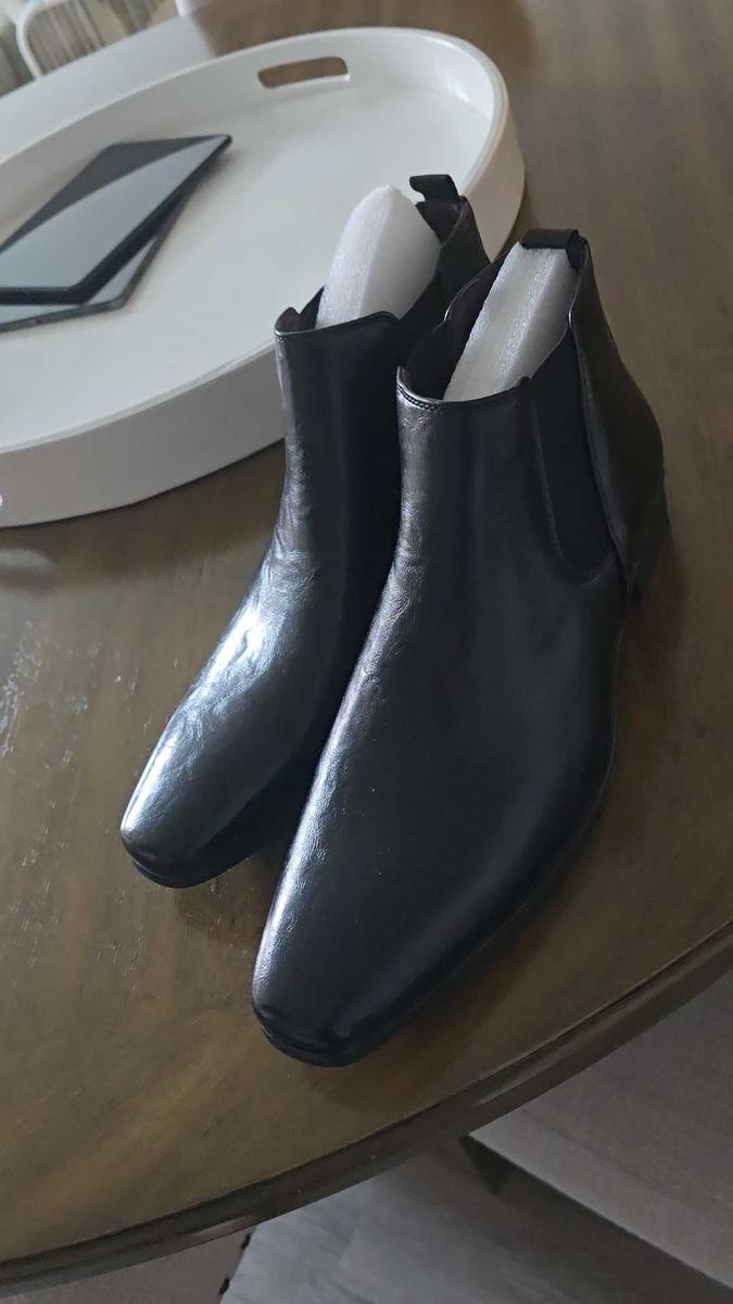 Item: black, 47（=USsize 12 ）