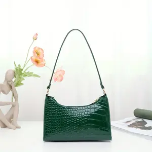 New Fashion Crocodile Pattern Women's Synthetic Leather Shoulder Bag, Purse with Zipper Closure, Fixed Strap, Black Glossy Finish, Crossbody Design & Automatic Magnetic Beer Bottle Holder (Party Supplies)
