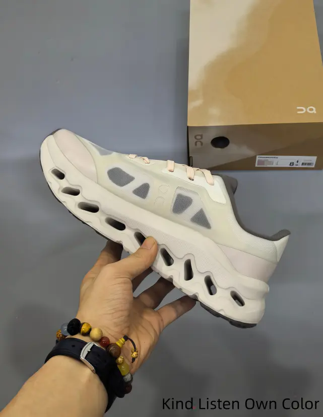 Ultra-light hollow sole athletic shoes cut foot pressure while offering soft bounce for morning jogs and regular road running sessions