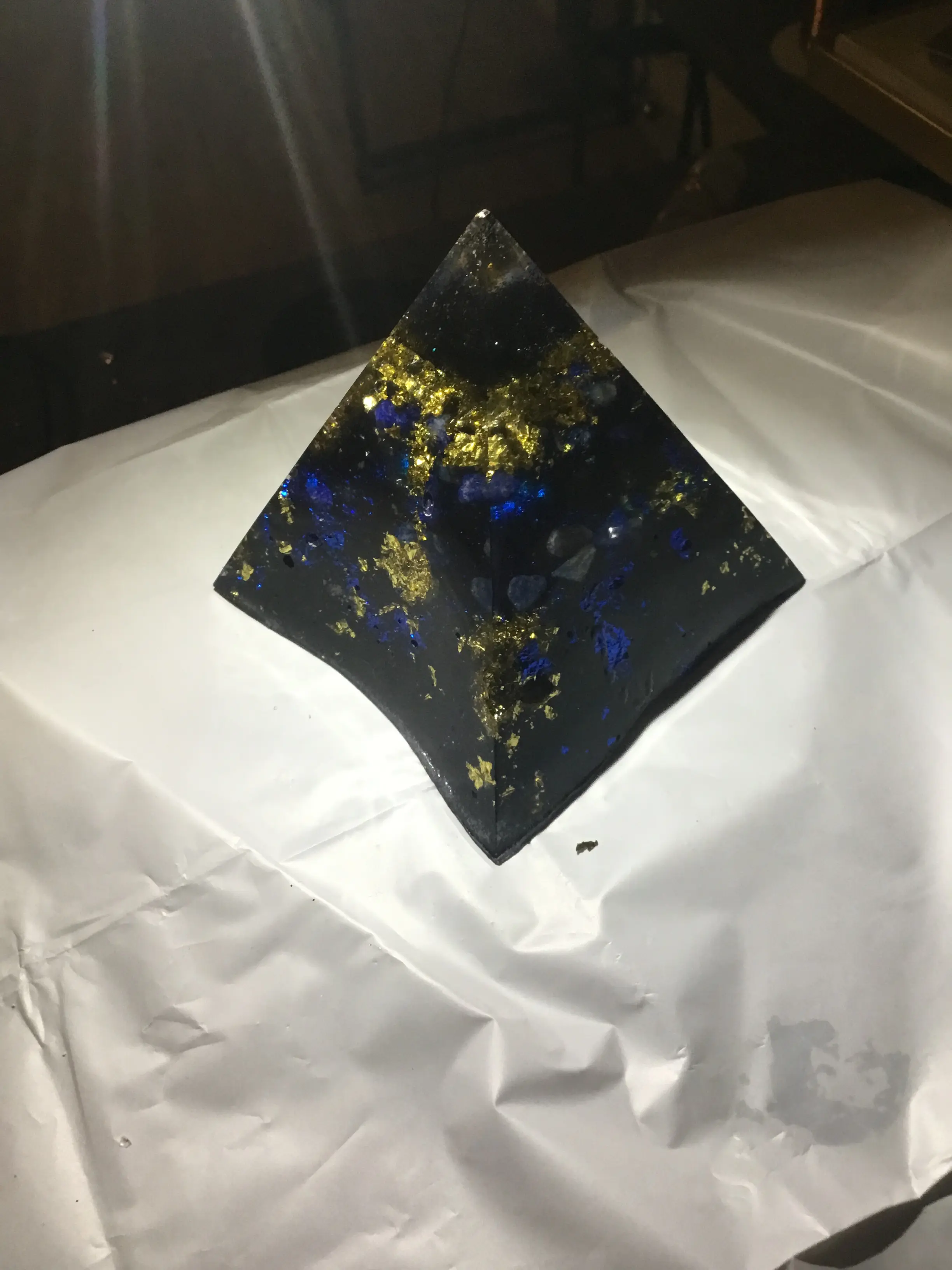 Frosty lapis lazuli Pyramid