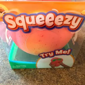 Squeeezy peach