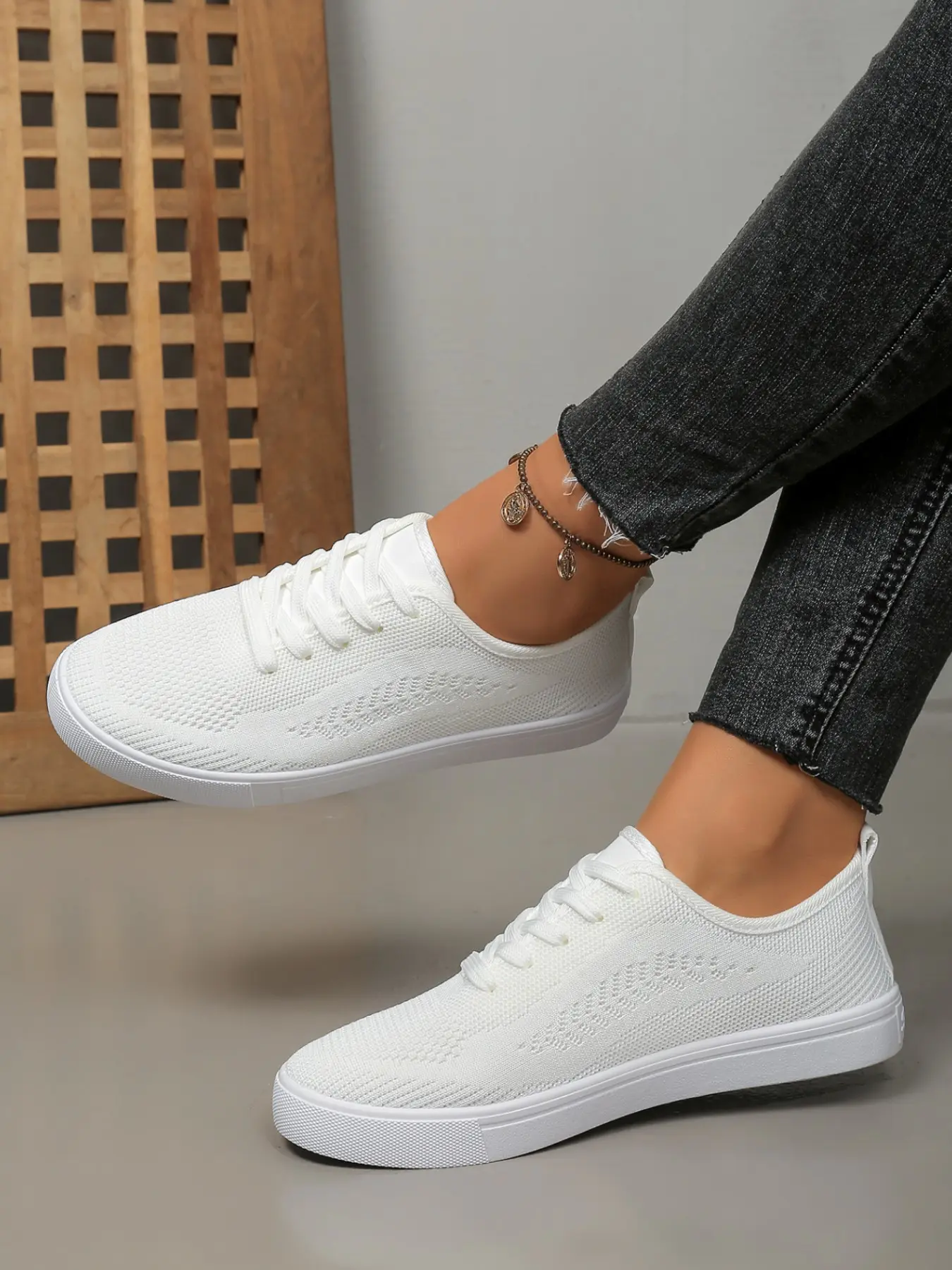 Flyknit Mesh Breathable Board Shoes, Women's Low Top Lace-Up Sneakers, Lightweight Anti-Slip Flat Walking Shoes, Versatile Sports Shoes, Fashionable Casual Sneakers, Everyday Walking Sneaker, Trendy Walking Sneaker, Footwear Sneakers