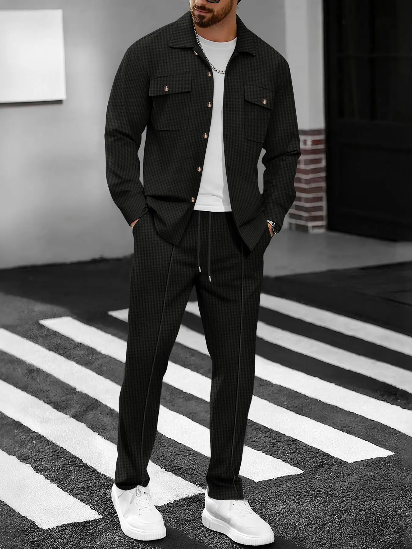 Men’s casual two-piece set, textured jacquard two-piece athletic set featuring a jacquard long-sleeve collared sports shirt and straight-leg joggers—casual, comfortable, and well-fitting apparel.