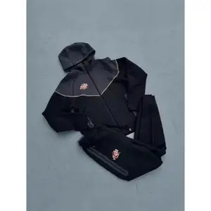 Fall/Winter 2025 New Arrivals Windbreaker Windproof Hooded Sports Jacket Hip Hop Style European American Co-Branded Leisure Coat for Unisex rain jacket womens  gym  wear