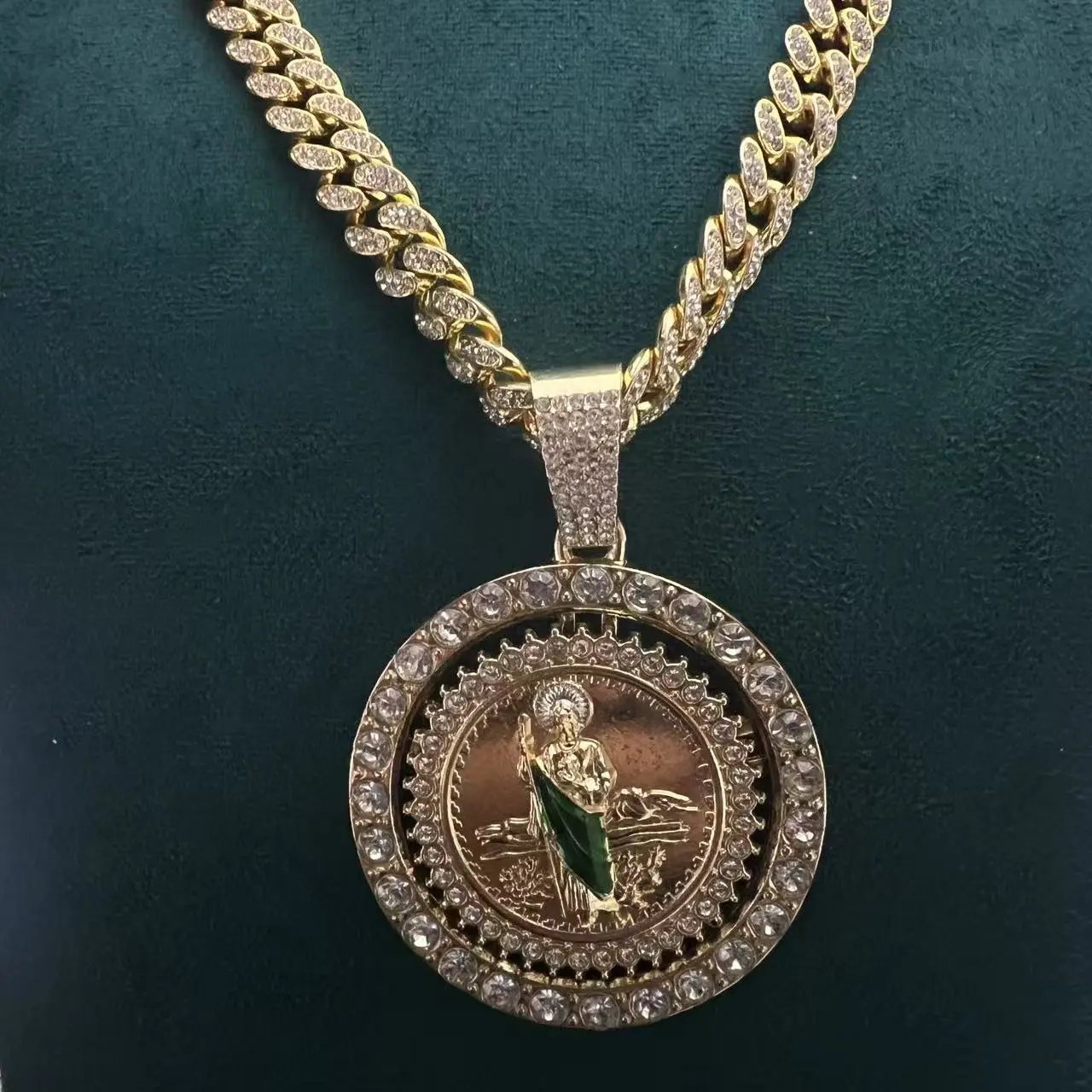 Gold green clothes with diamond edge pen