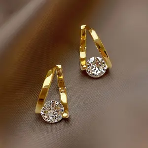 2pcs Elegant 18K Gold-Plated Stud Earrings with Sparkling Zirconia - Lightweight, Luxurious Fashion Accessory for Women, Ideal for Parties & Gifting, Novelty Earrings
