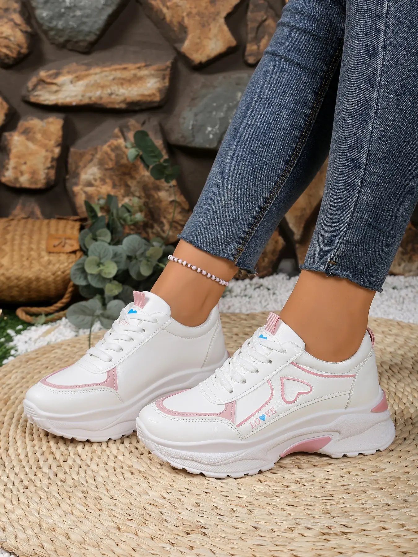 Women's athleisure lace-up sneakers, Casual fashion shoes, Trainer, Sports Shoes with breathable upper and comfortable design, platform heightened, the best choice for jeans and skirts, casual shoes for daily casual and commuting wear
