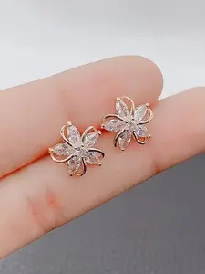 A pair of five petal flower studded diamond earrings Stud Earring Jewelry are suitable for daily wear, vacation dates, and other occasions, and are also a surprising and exquisite small gift