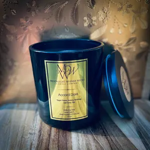 Accord Doré 13 oz. Soy Wax Candle - Elevates your Elegant Decor and Scented with the Sweet Fragrance of Pears, Lemon Zest and the Perfume of Honey.