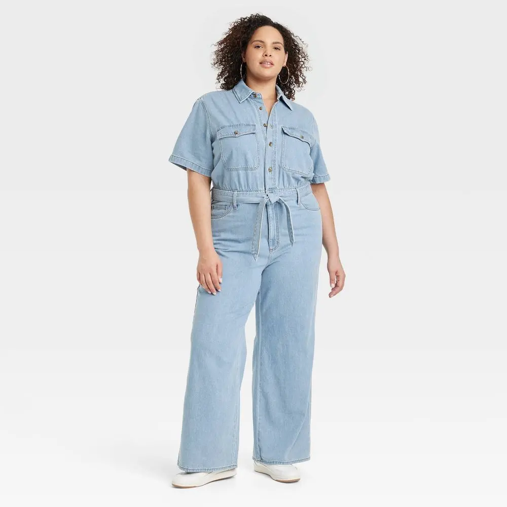 Universal Thread Women's Short Sleeve Denim Overalls, a Straight Leg Jumpsuit Garment in Light Wash with a Matching Belt