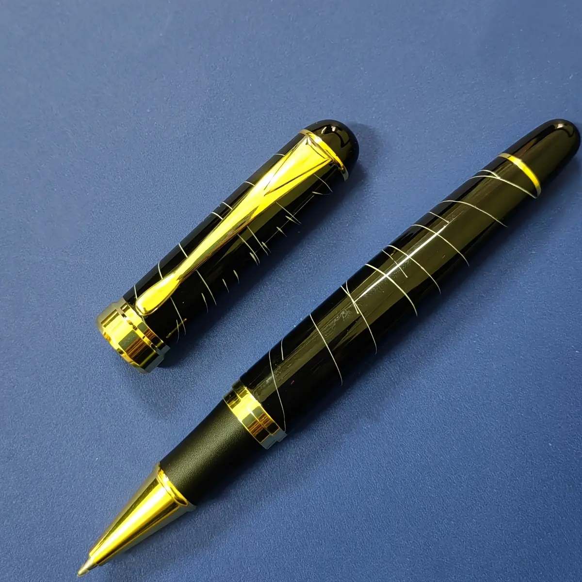 Black Texture Gold Clip