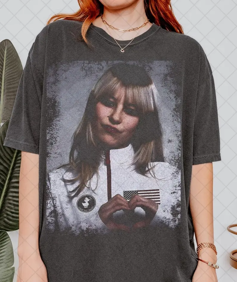 Comfort Colors Vintage Alysa Liu Graphic Tee, Figure Skating Aesthetic Shirt, Sports Portrait T-Shirt, Gift For Women and Man Unisex T-Shirt