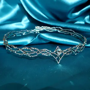 1pc Elegant Crown of the Fairy Queen - with Clear -Accented Arching Branches & Leafy Top, Heavy-Duty Chain Base - Golden-Toned Tiara for Stage Performances, Costume Parties, Birthday Gifts, Photo Shoots - Regal Jewelry for Women & Teens