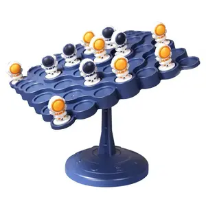 Astronauta Juego de Equilibrio - Tabletop Game with Colorful Characters and Round Design