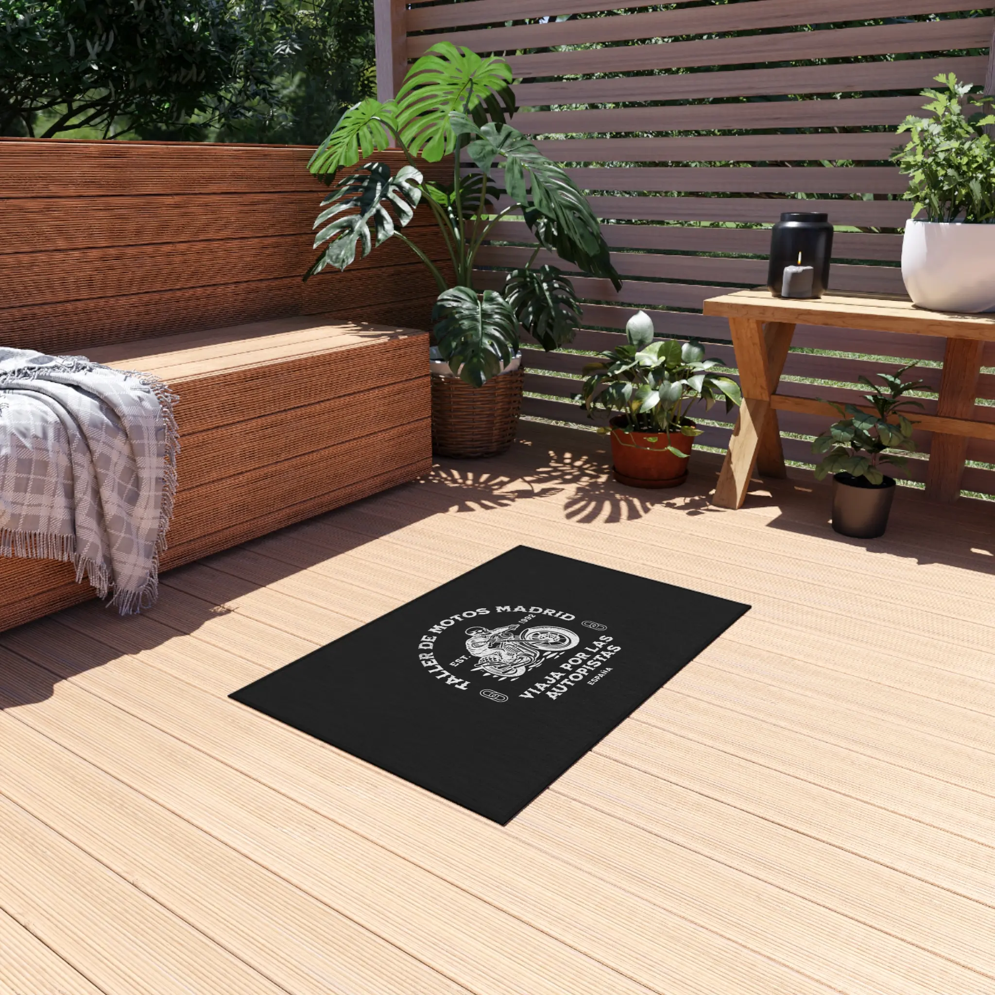 Taller de Motos Madrid Spain: Outdoor Rug