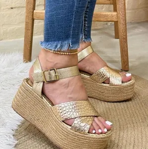 MOLY sandalia de plataforma de 12 cm de altura dorada bordada adelante en cruz