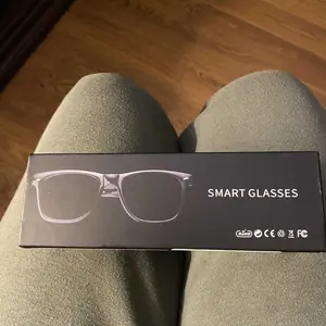 SENBONO, Wireless Glasses with Mic, Wearable Smart Glasses, Fashionable Sports Glasses with Anti-blue Light Lens, Suitable for Daily Use