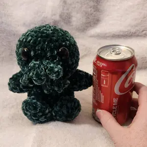Crochet MINI CthUwU, Cthulhu Plushie, tentacle stuffie, emotional support demon, eldrich horror