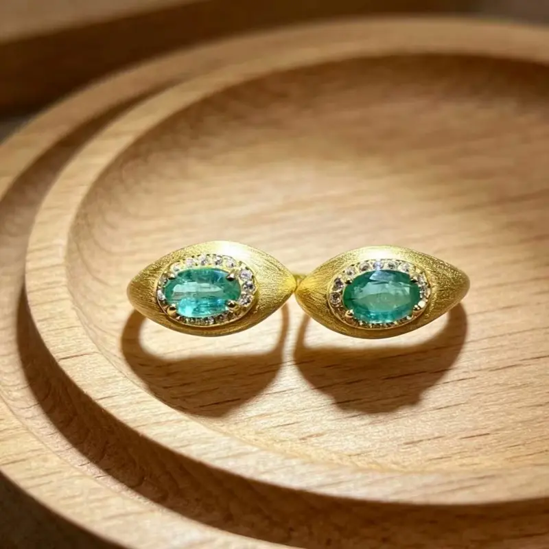 <PingEast jewelry > Emerald /sapphire earrings ——925 Sterling Silver Huggie Earrings set with 0.75 ct natural Colombian emeralds with eye-clean clarity. Finished with a brushed texture for a modern, elegant look.