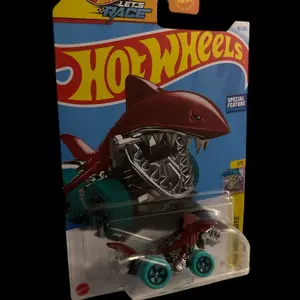 Hot Wheels Shark Bite 18/250 HW Mega Bite 1/5 - Classic & Novelty Toy Vehicles