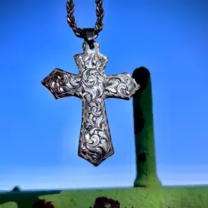 Hand Engraved Pointed Cross Pendent to include a complimentary Rope chain men’s women jewelry