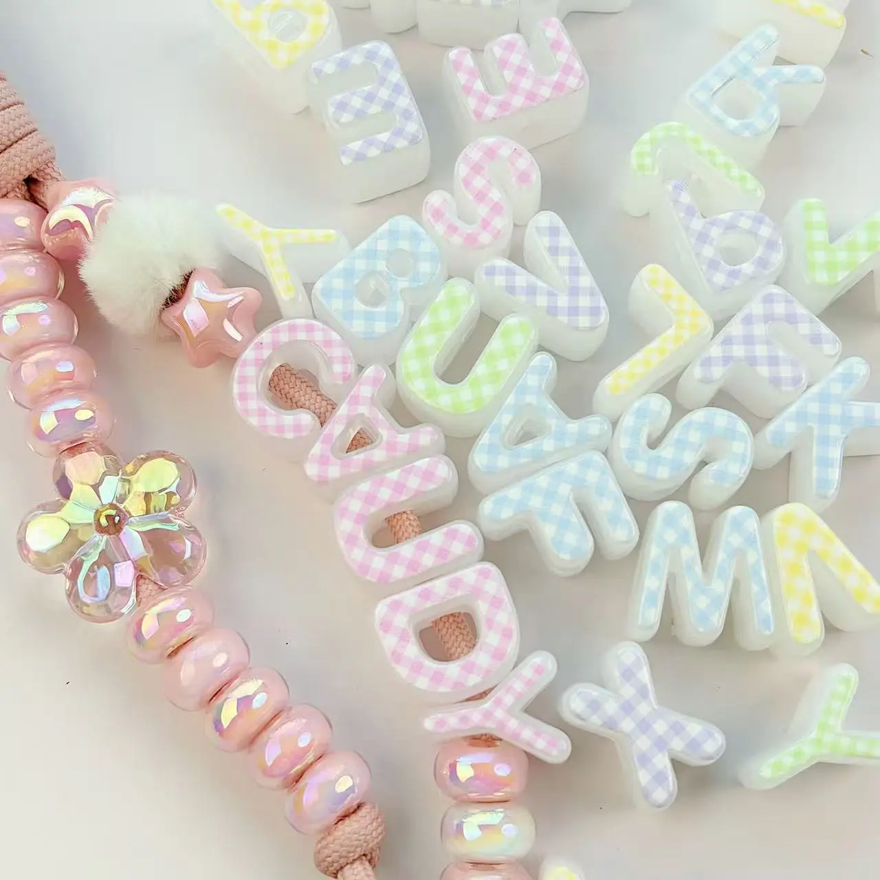 50pcs Plaid Letter Beads, Colorful Acrylic Alphabet Beads for DIY Bracelet Making, Keychains, Phone Charms and Jewelry Crafts