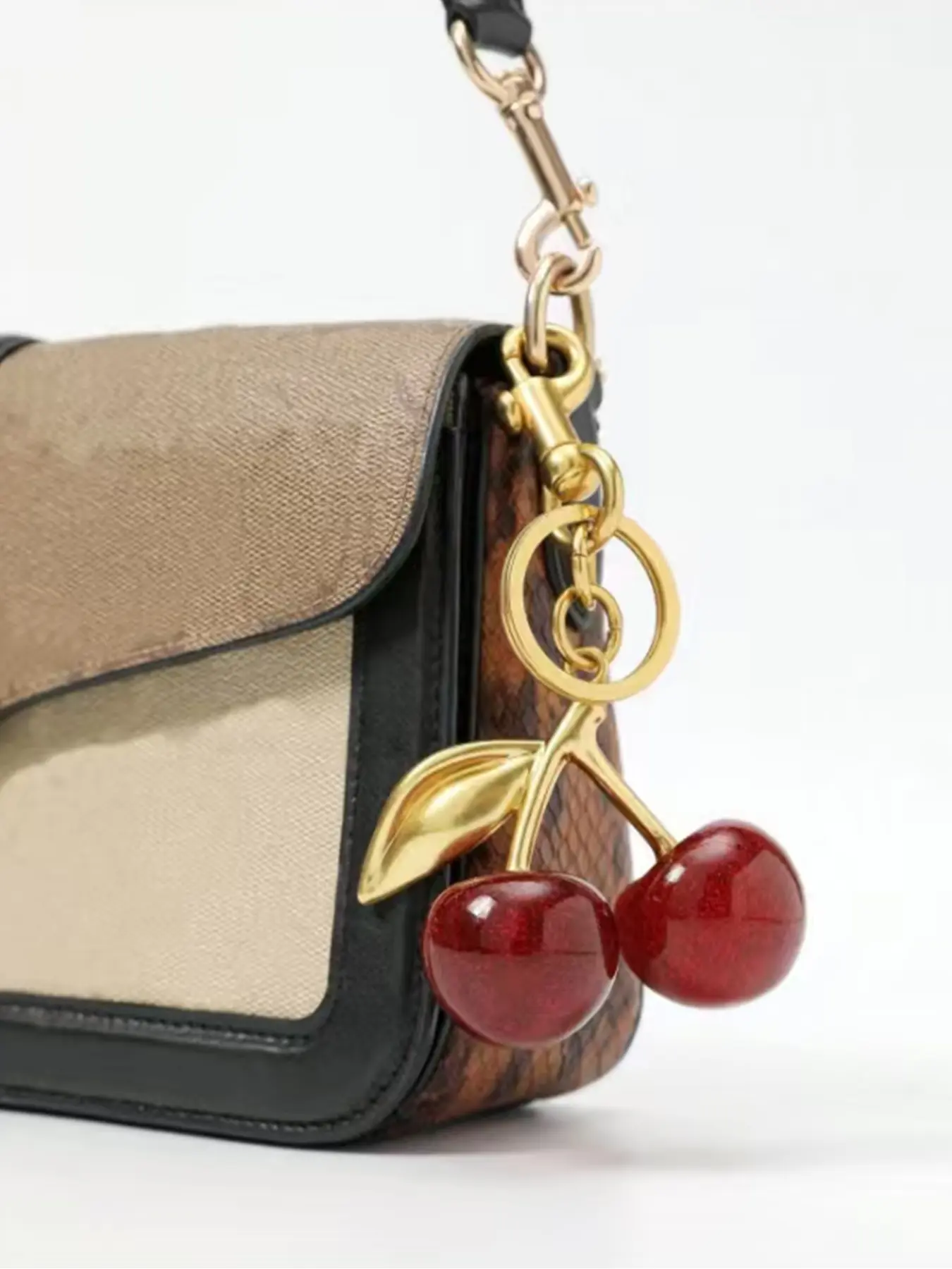 Cherry Bag Charm Fashion Keychain, Keychain Pendant, Elegant Car Key Ring, Metal Lock Key Holder, Stylish Purse Hanging Buckle, 1 Piece