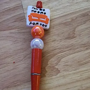 famous friends couch focal pen