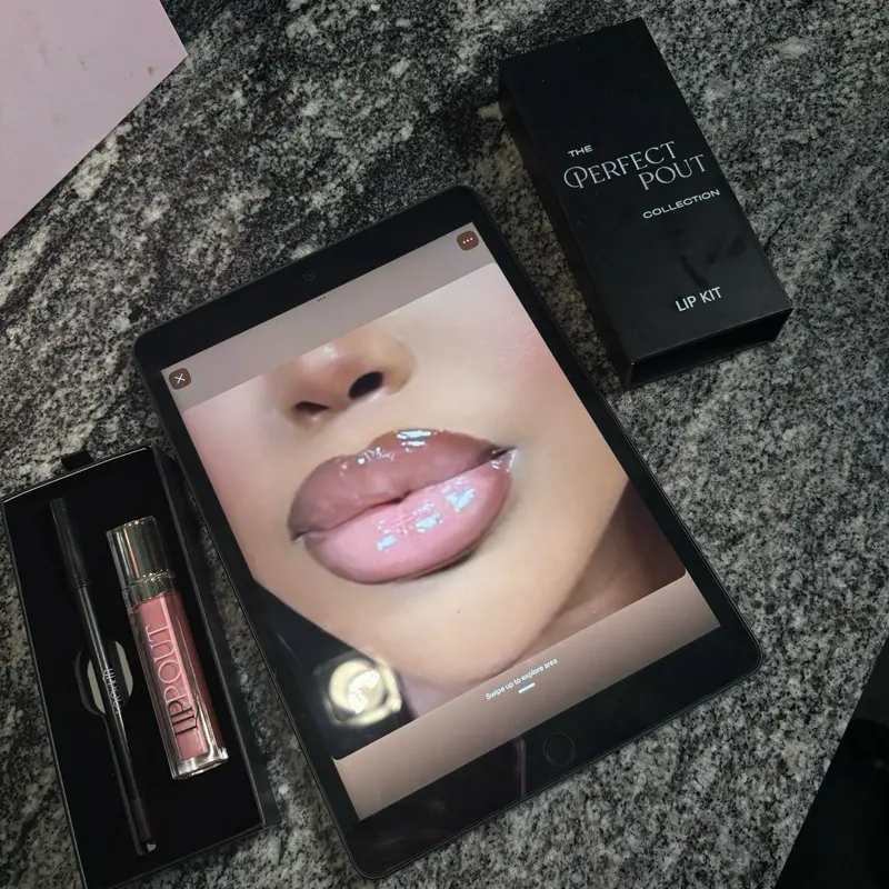 LIPPOUT Pretty Pink High-Shine Lip Gloss, Glossy Lip Makeup Product