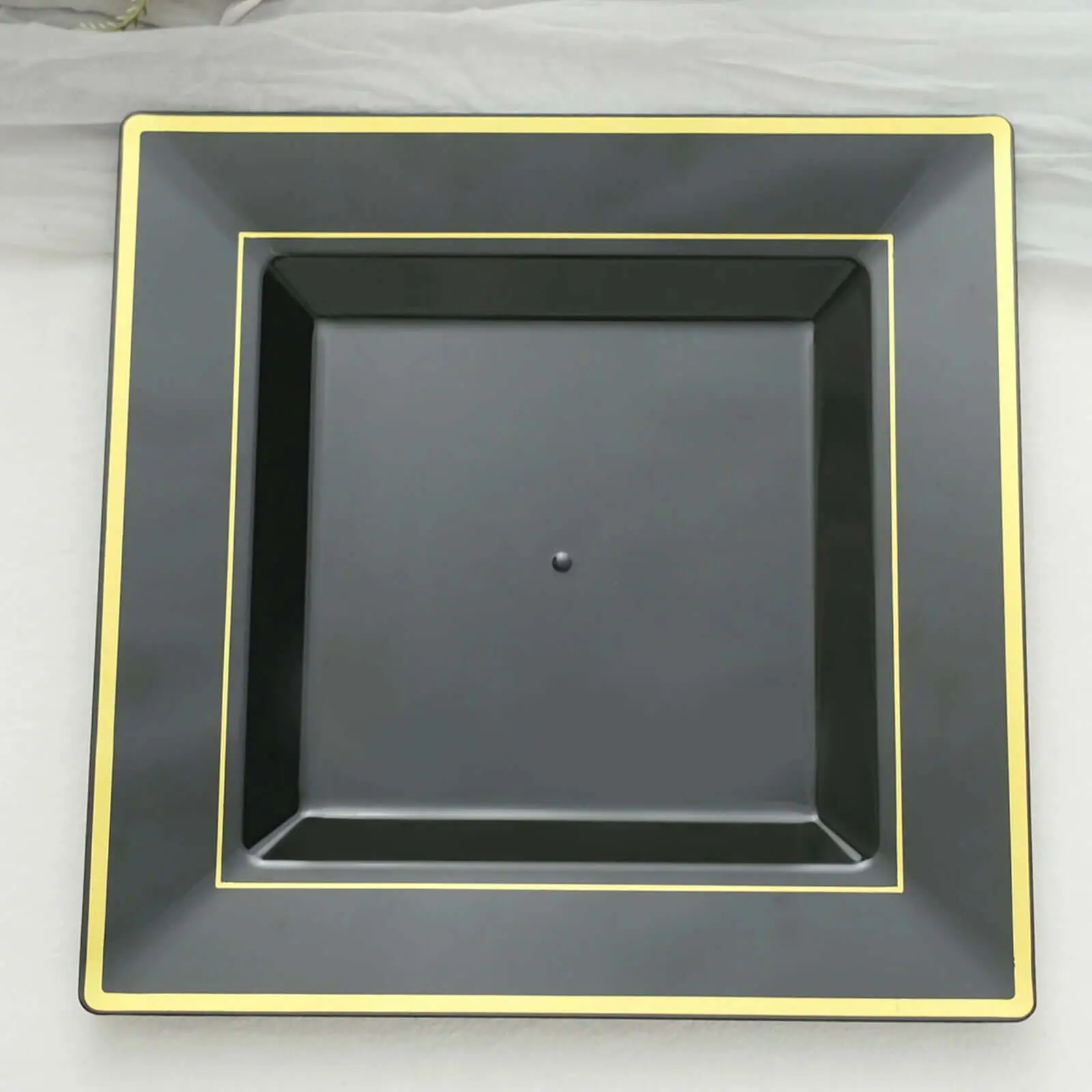 10-Pack Disposable Dinner Plates, 10" Black Square with Gold Trim - Stylish Disposable Dinnerware for Wedding & Party Supplies