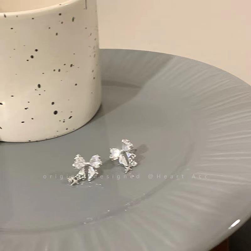 Bow-shaped Cubic Zirconia Stud Earrings for Women Niche Design Fashionable Elegant Trendy Accessories Sparkling Effect