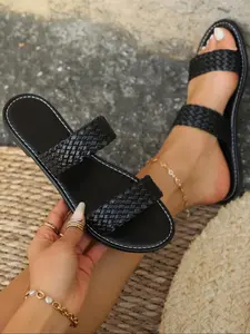 Stylish Flat Sandals for Women, Woven Strap Design with Buckle, Perfect Summer Footwear for Comfort and Fashion
