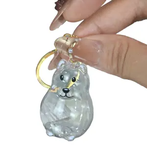Samoyed memorial keychain and pet hair keepsake box, featuring an exclusive white Samoyed design.  It can store your beloved pet's fur or a small amount of ashes, transforming their warm companionship into a timeless memento you can carry with you.