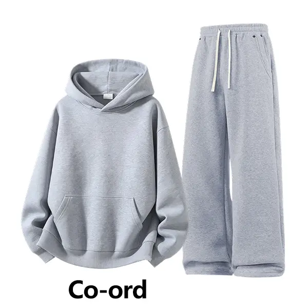 Men’s two-piece hooded sweatshirt sports set, casual athletic style, includes hoodie + sweatpants for a complete outfit; men’s solid-color fleece sports set, autumn back-to-school wear, soft and warm two-piece set, new for Fall/Winter 2026.