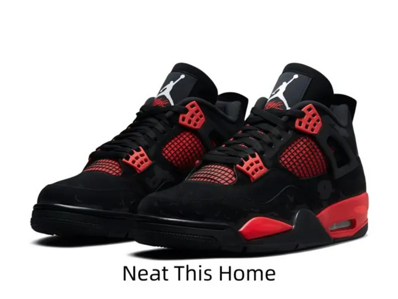 Exquisite mesh and solid frame improve the texture of the sneakers. Visible air cushion effectively eases foot pressure during long-time walking and standing.