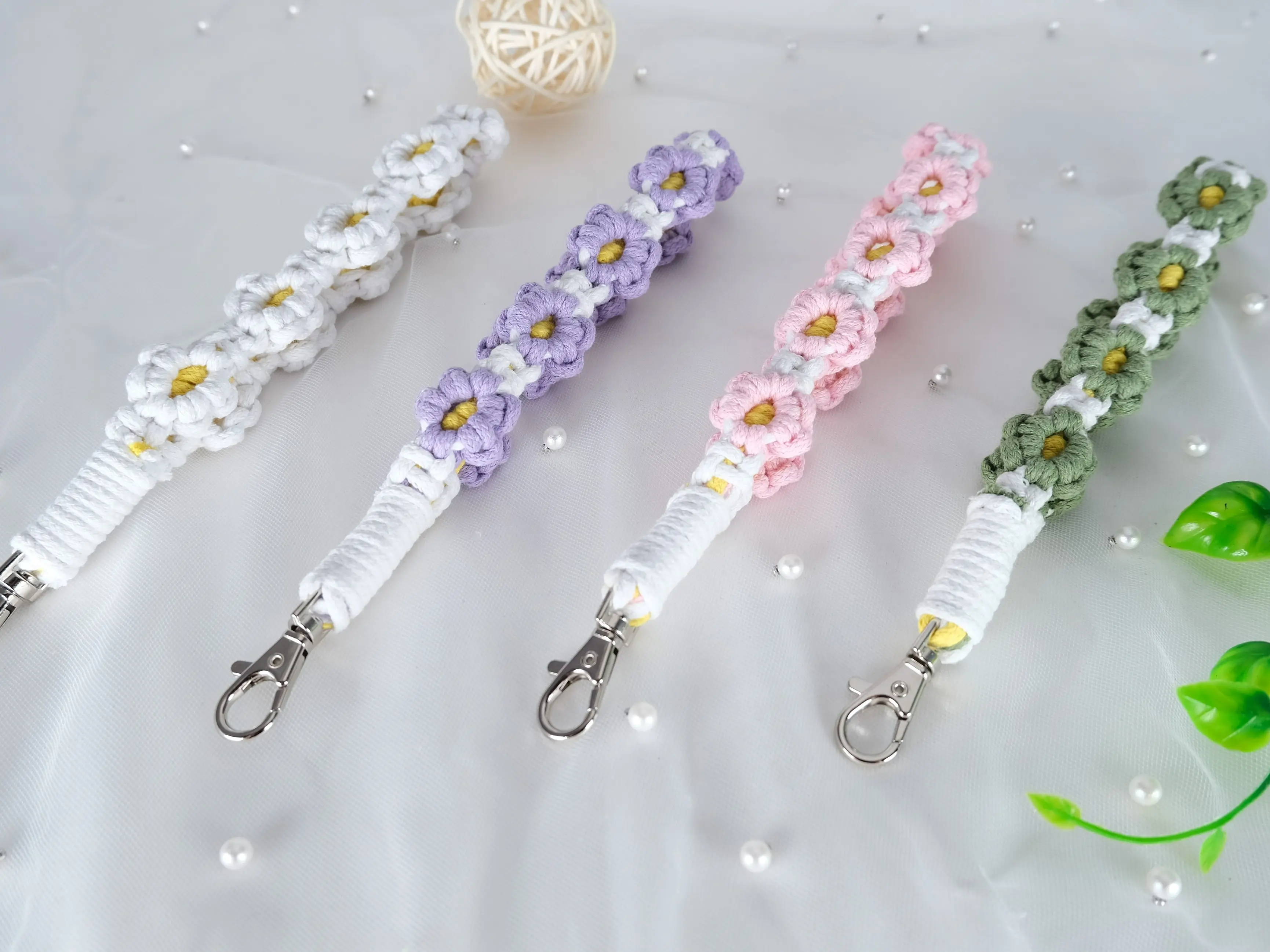 Macrame Wristlet Macrame Flower Wristlet Macrame Daisy Wristlet Macrame Keychain Floral Keychain Boho Accessory Hippie Keychain