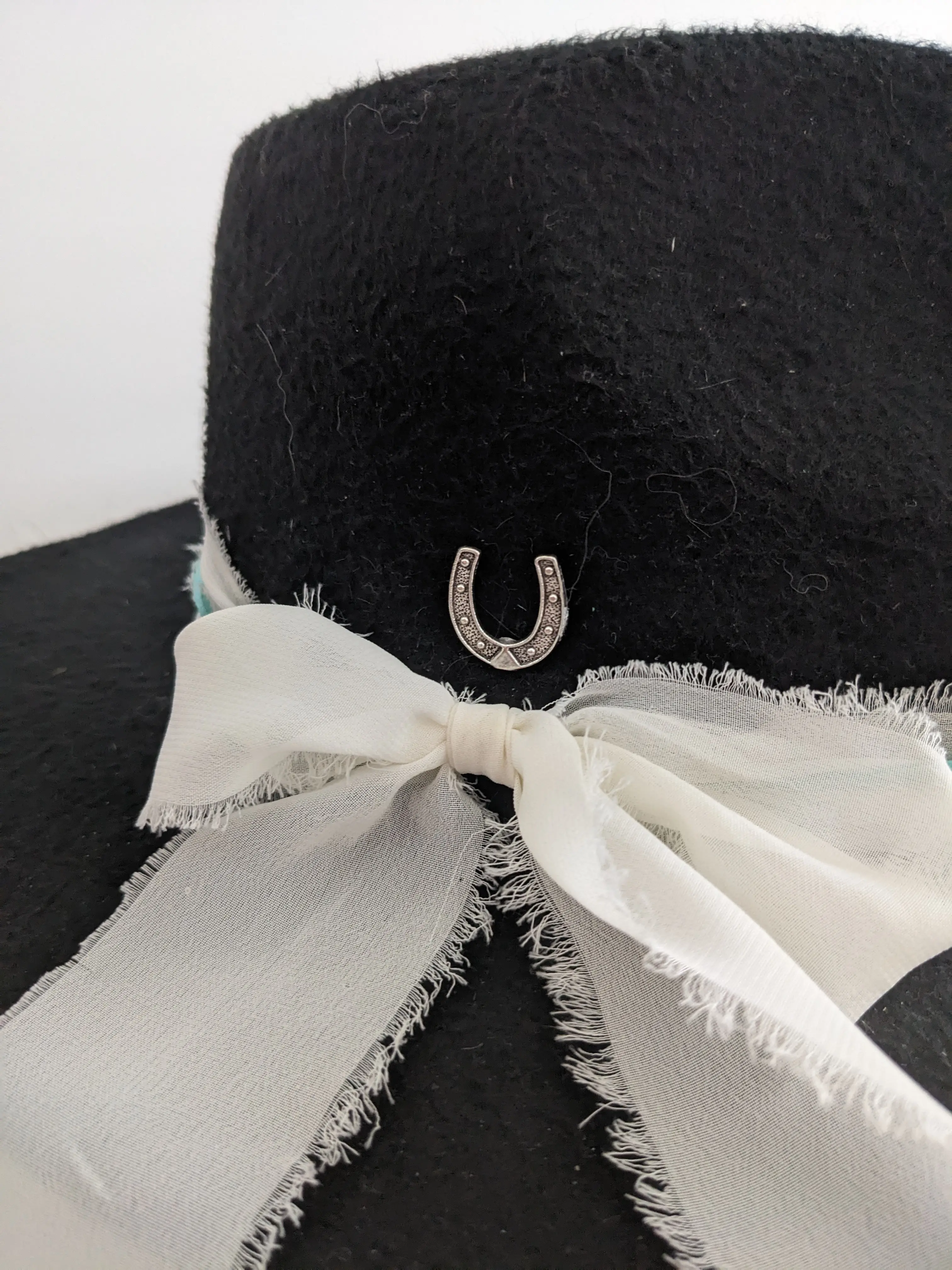 Horseshoe Hat Tack Pins
