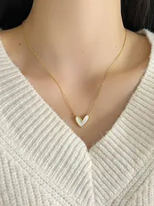 Women's Heart Necklace, Heart Design Necklace, Titanium Steel Chain, Trendy Fashion Accessory, Durable and Stylish, Ideal Gift for Her, Perfect Couple Choice