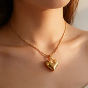 Vintage fashion temperament simple new K gold heart necklace for women, trendy on Instagram, minimalist style collarbone chain