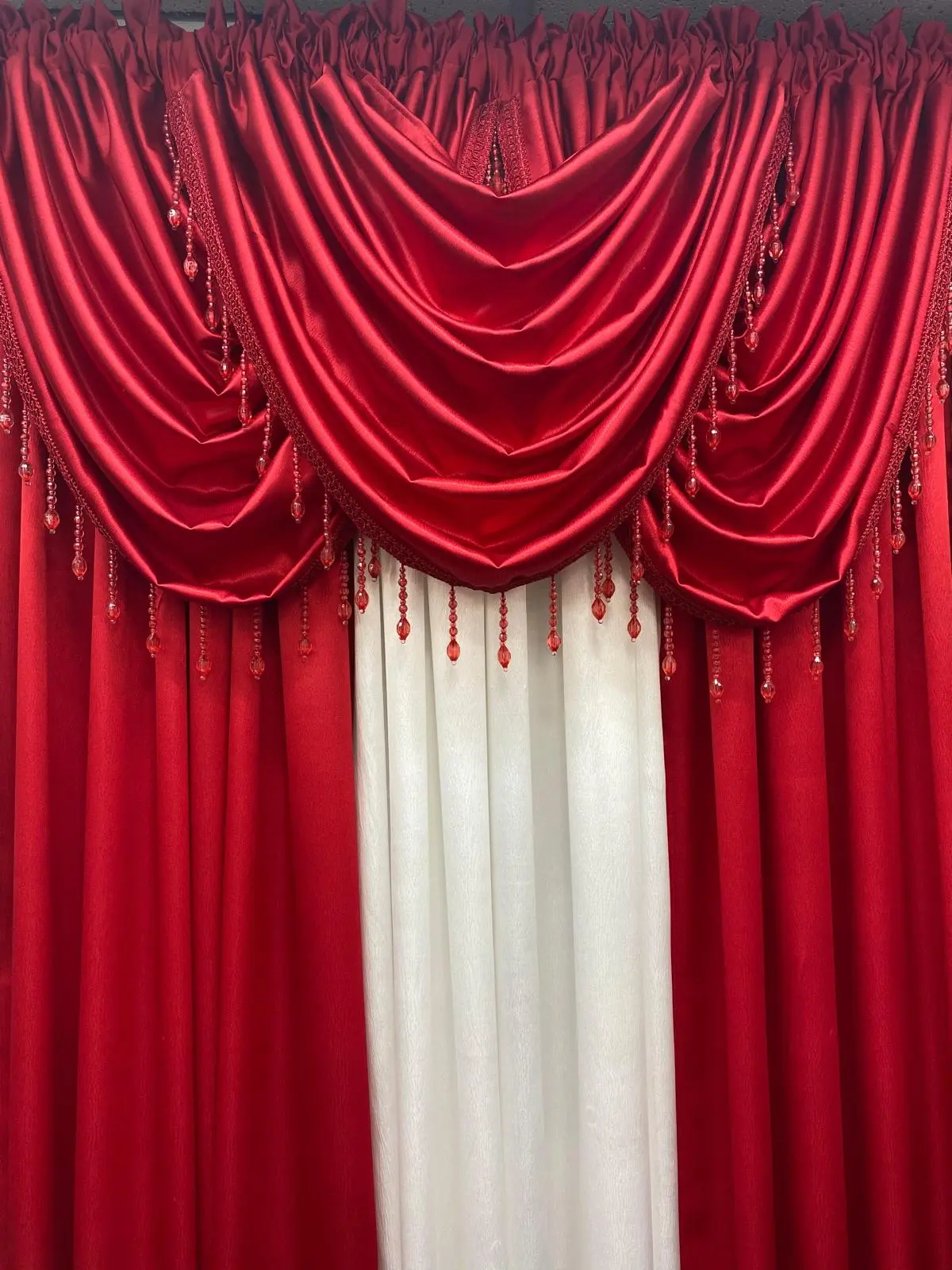 Regency 6-Piece Jacquard Curtain Set – Red & White