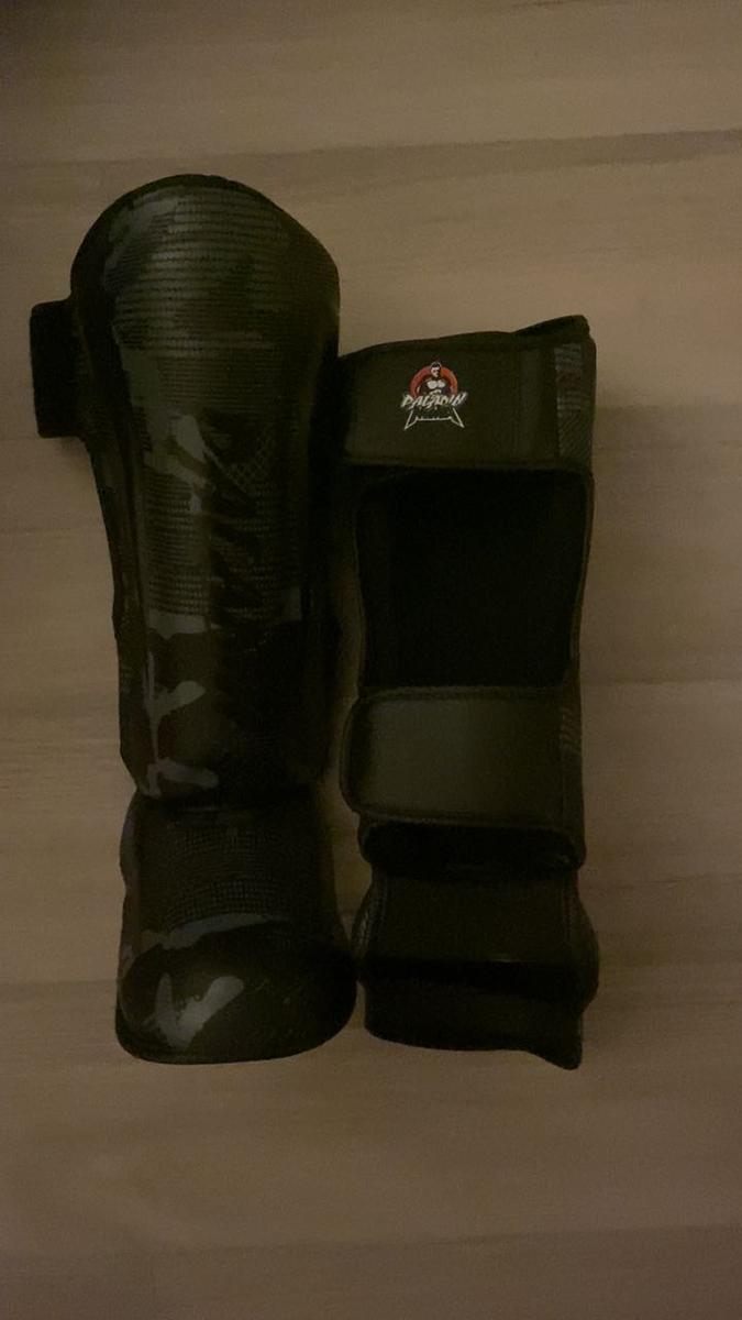 Item: Black, M Adults