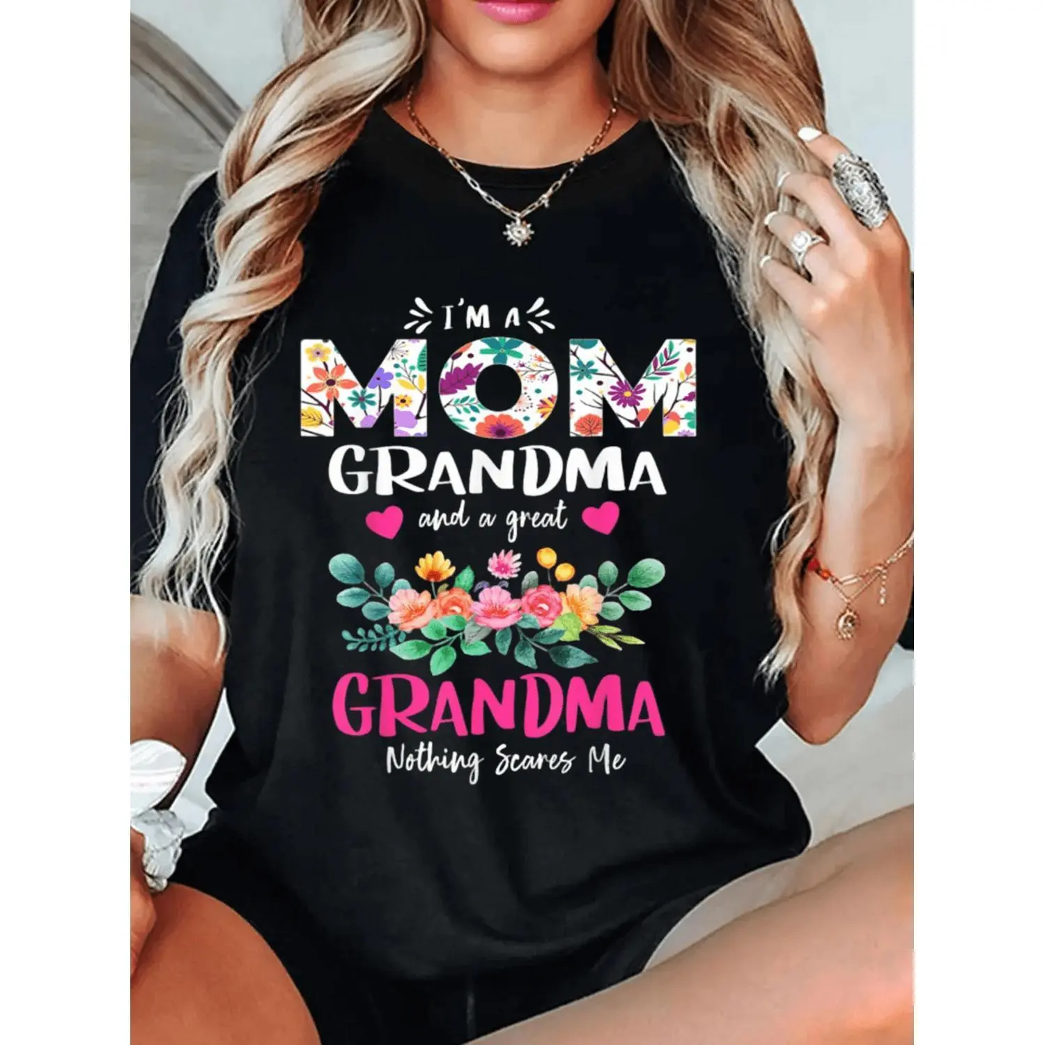 Women's Humorous "I Am A Mom Grandma Great Grandma" Short-Sleeve T-Shirt, Soft Round Neck, Floral Heart Print, Casual Breathable Design, Streetwear Top, Ideal for Mother's Day & Family Gatherings, Year-Round Comfort Gift, Shortsleeve